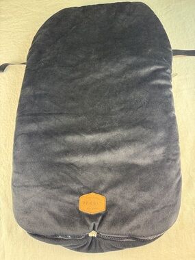 JJ Cole Bundle Me Black Plush Backpack-Style Car Seat Cover